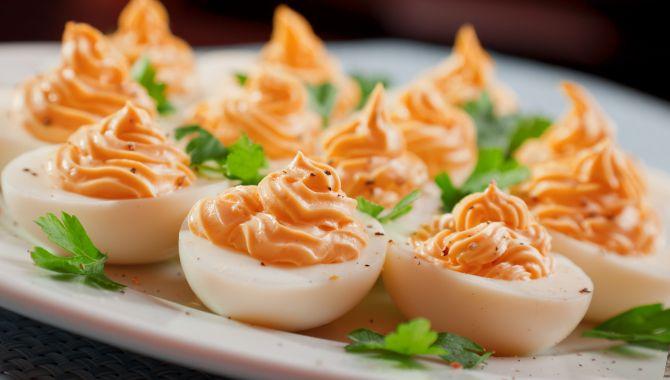 Ovos recheados com salmão - Petiscos & Companhia